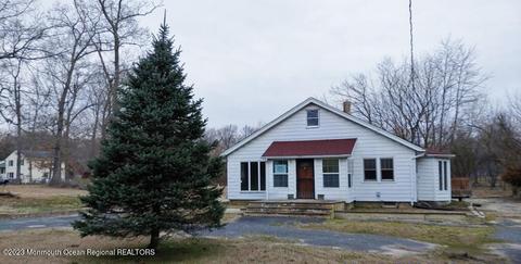 234 Cranberry Rd, Farmingdale, NJ 07727