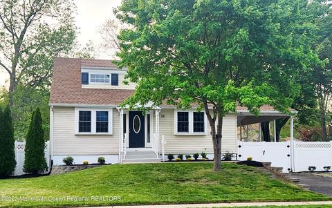 39 Nevada Dr, Hazlet, NJ 07730