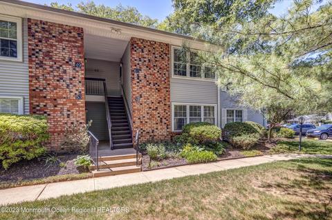 61 Honeysuckle Ln, Red Bank, NJ 07701