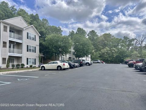 1236 King Ct, Green Brook, NJ 08812
