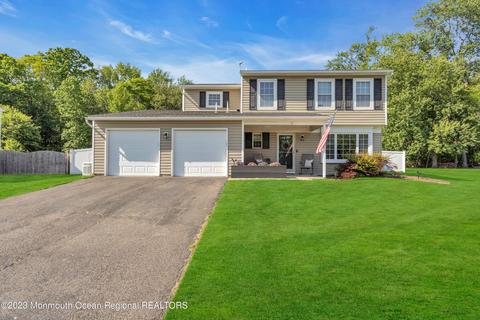 16 Sweetbriar Trl, Howell, NJ 07731