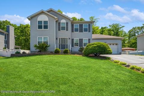 22 Sun Hollow Rd, Howell, NJ 07731