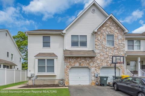 15 N Crest Pl, Lakewood, NJ 08701