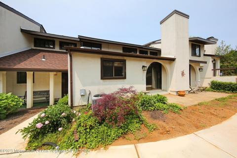 97 Tower Hill Dr #5, Red Bank, NJ 07701