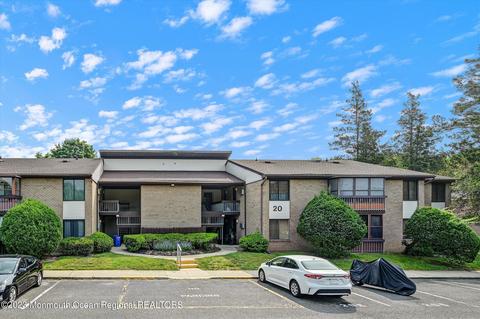 20 Pine Cluster Cir #J, Manalapan, NJ 07726