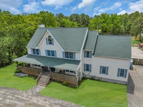 1476 E Spruce St, Lakewood, NJ 08701