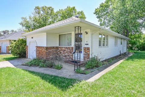 15 Mount Rainier Dr, Toms River, NJ 08753