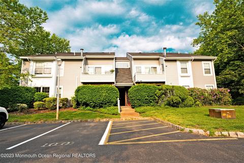 13 Hackamore Ct, Tinton Falls, NJ 07753