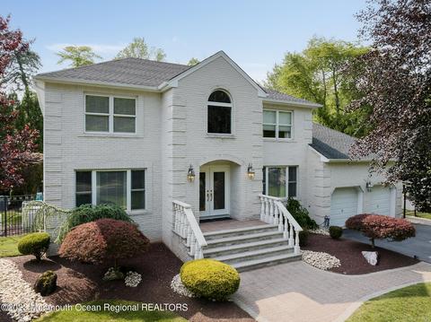 24 Kimberly Ct, Manalapan, NJ 07726