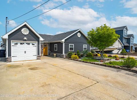 45 Lake Michigan Dr, Little Egg Harbor, NJ 08087