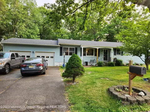 11 Oak Dr, Jackson, NJ 08527