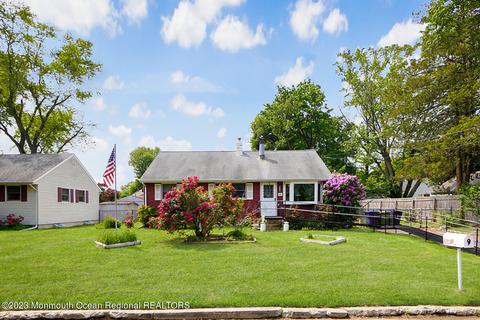 9 Pine Ter, Wall Township, NJ 07753