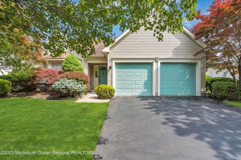 8 Rosewood Ct, Lakewood, NJ 08701