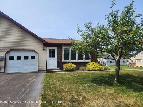 7 Norwich Dr #B, Whiting, NJ 08759