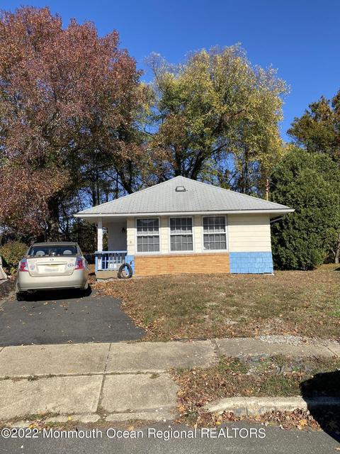 18 Caribbean Ct, Toms River, NJ 08753