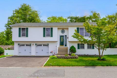 735 Mizzen Ave, Beachwood, NJ 08722