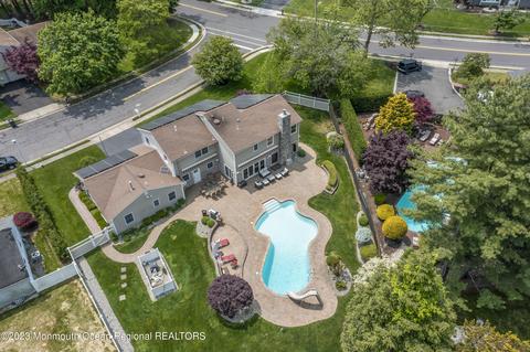3 Georgian Bay Dr, Morganville, NJ 07751