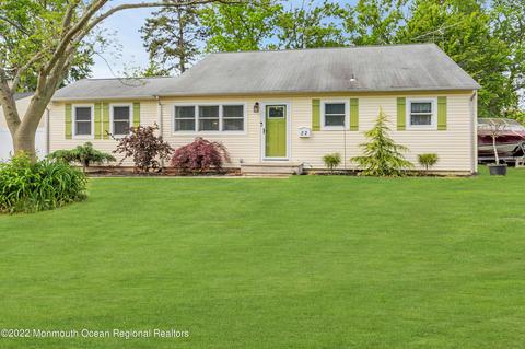 22 Oakwood Dr, Brick, NJ 08723