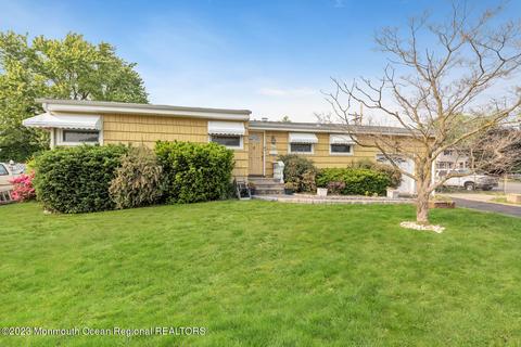 1 Georgetown Ln, Hazlet, NJ 07730