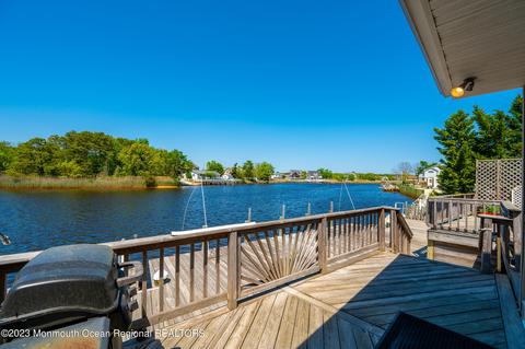 630 Fairview Ln, Forked River, NJ 08731