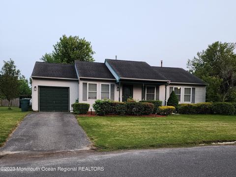 4 Lake Crystalbrook Dr, Little Egg Harbor, NJ 08087