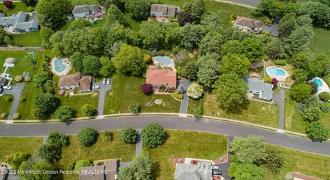 8 Country Squire Ln, Holmdel, NJ 07733