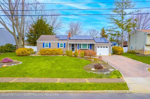 836 Royal Ln, Toms River, NJ 08753