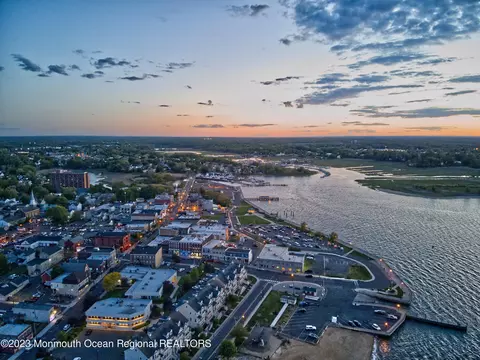 156 W Front St #5, Keyport, NJ 07735