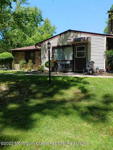 134 Amberly Dr #F, Manalapan, NJ 07726