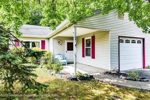 270 Valley Forge Dr, Little Egg Harbor, NJ 08087