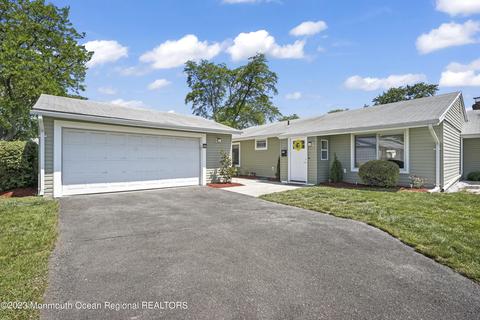21 Celtis Plz # A, Monroe, NJ 08831