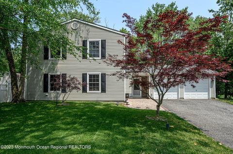 9 Hearth Ct, Howell, NJ 07731