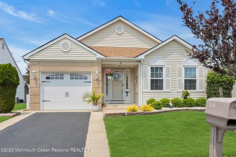 114 Portsmouth Dr, Toms River, NJ 08757