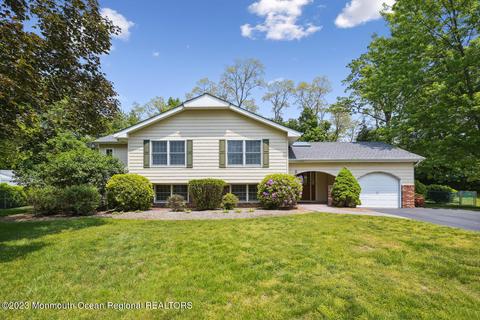 18 Warwick Dr, Manalapan, NJ 07726