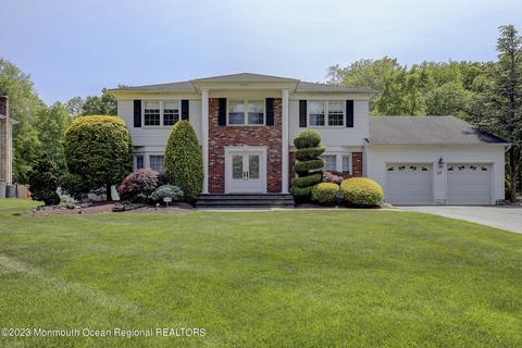 59 Apache Dr, Manalapan, NJ 07726