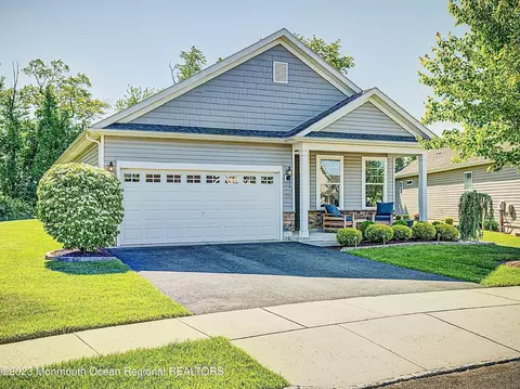 15 Comtois Rd, Manalapan, NJ 07726