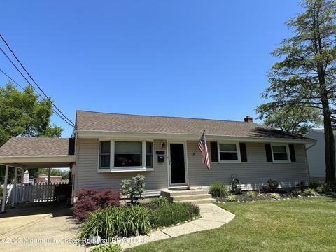 283 Edgemoor Rd, Belford, NJ 07718