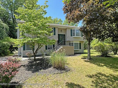 15 W Dey St, Englishtown, NJ 07726