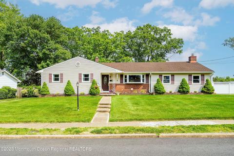 39 Springhill Dr, Howell, NJ 07731