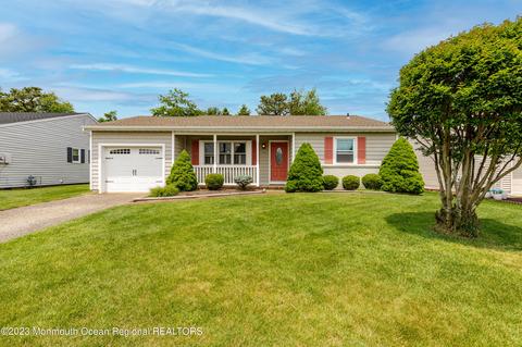 154 Northumberland Dr, Toms River, NJ 08757