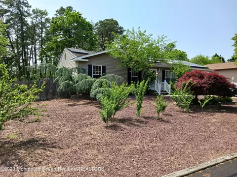 1001 Middlesex St, Toms River, NJ 08757
