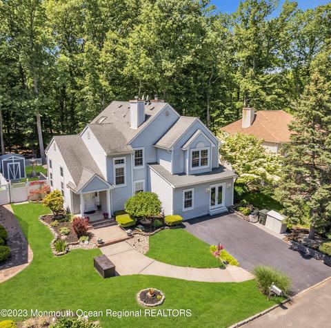 7 Spruce Hollow Dr, Howell, NJ 07731