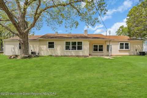 29 Pennsylvania Ave, Waretown, NJ 08758
