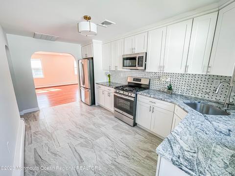 10 Sabinas St, Toms River, NJ 08757