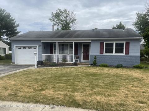 11 Norfolk Dr, Toms River, NJ 08757
