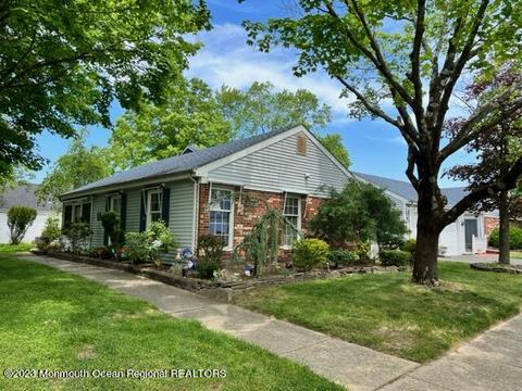 1 Dogwood Ct # A, Lakewood, NJ 08701