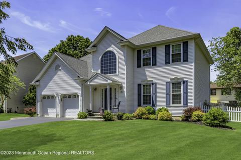 24 Churchill Downs Dr, Tinton Falls, NJ 07724