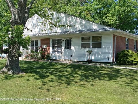 132 Rosewood Dr #A, Whiting, NJ 08759