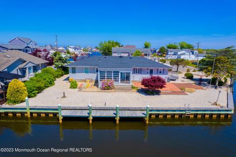 686 Bermuda Dr, Toms River, NJ 08753