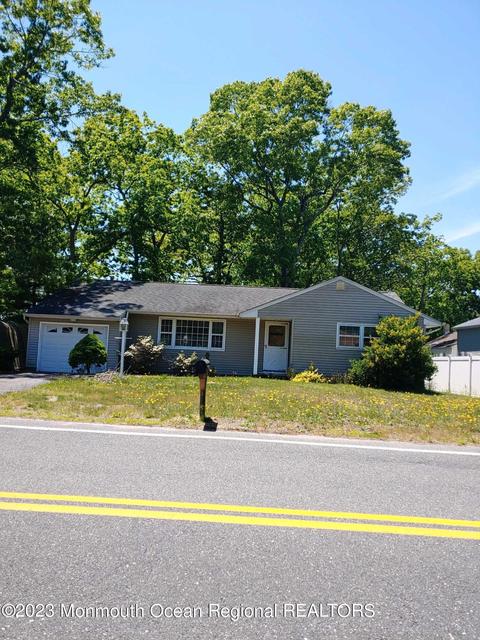 245 Station Dr, Forked River, NJ 08731